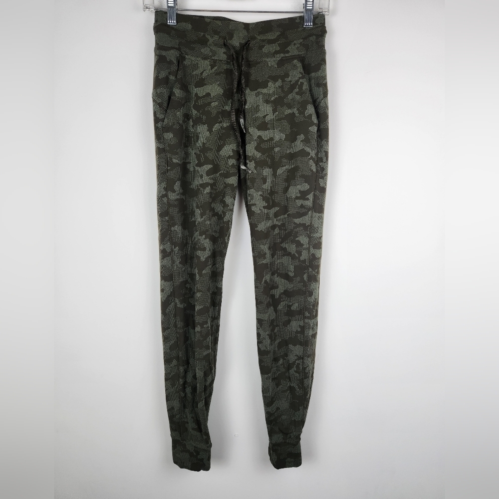 Lululemon Ready to Rulu Camo Joggers Size 4.